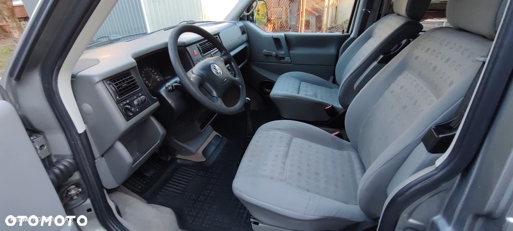 Volkswagen Caravelle - 36