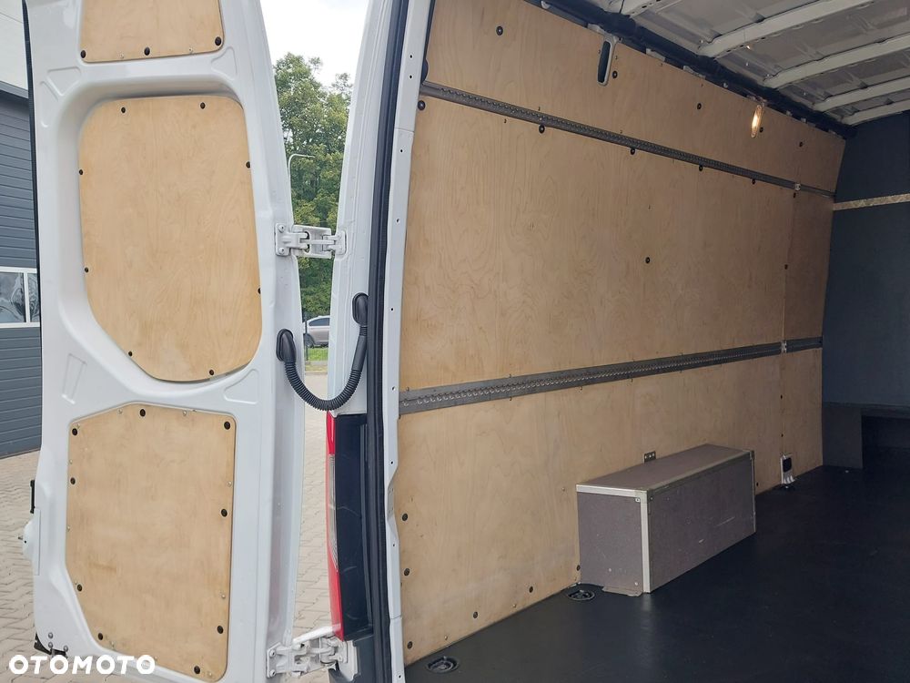 Mercedes-Benz Sprinter - 23