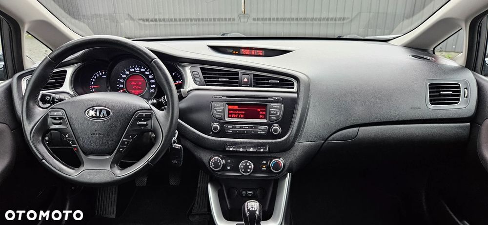 Kia Ceed 1.4 CVVT Dream-Team Edition - 16