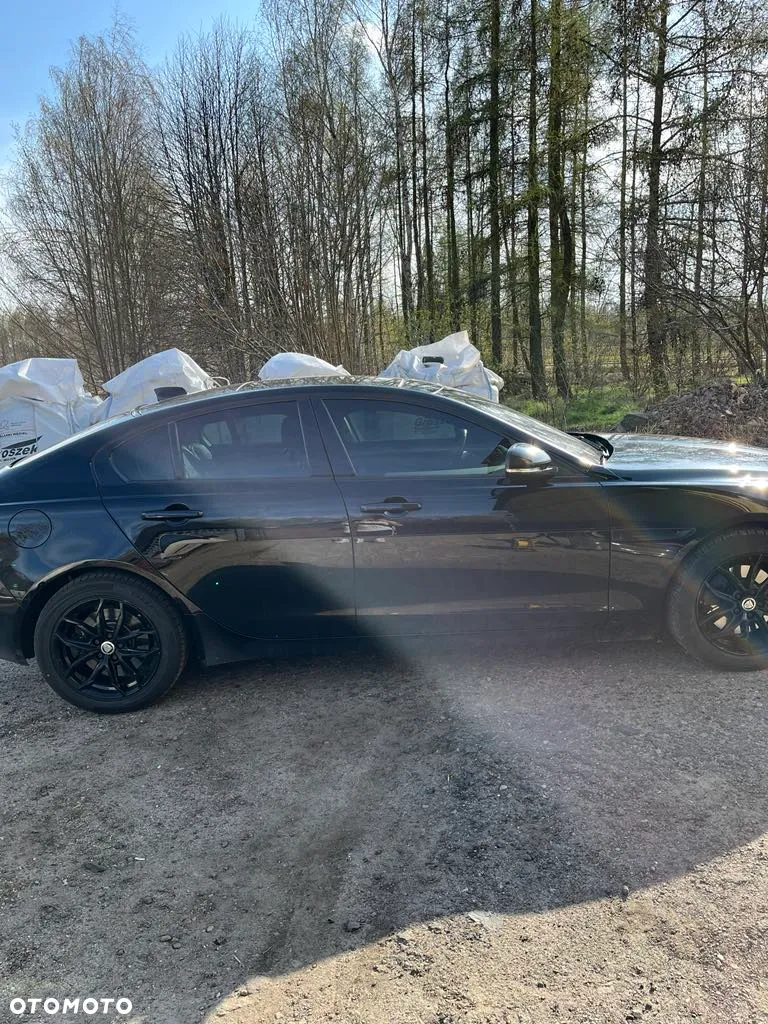 Jaguar XE 2.0 T AWD Prestige - 6