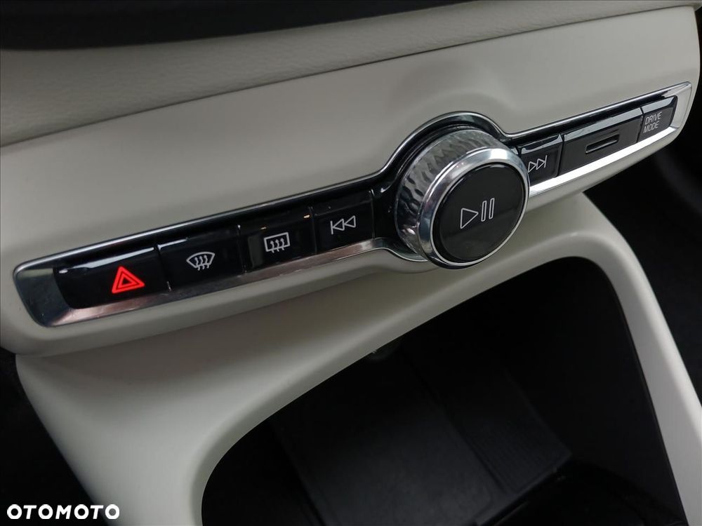 Volvo XC 40 - 24