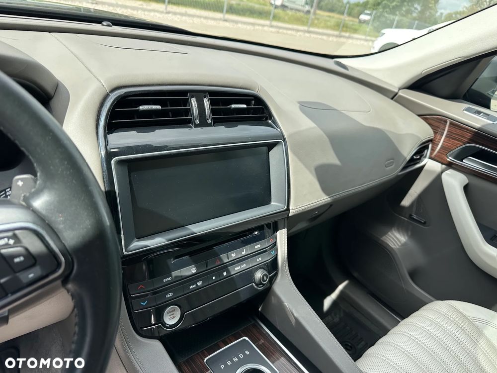 Jaguar F-Pace - 15