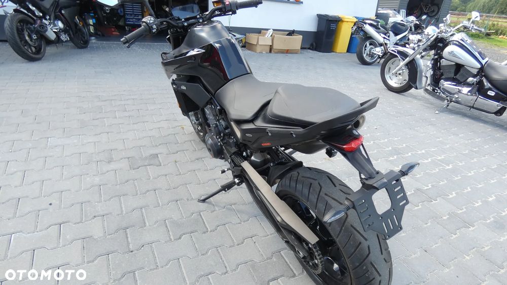 KTM DUKE 890 - 8
