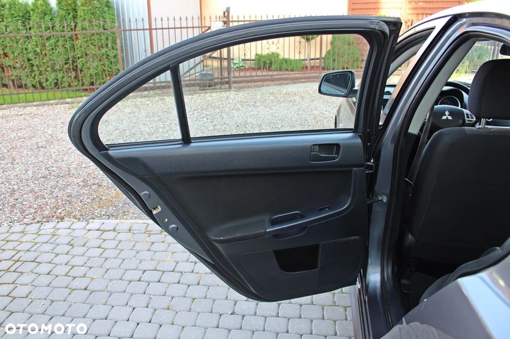 Mitsubishi Lancer 1.8 Intense - 16