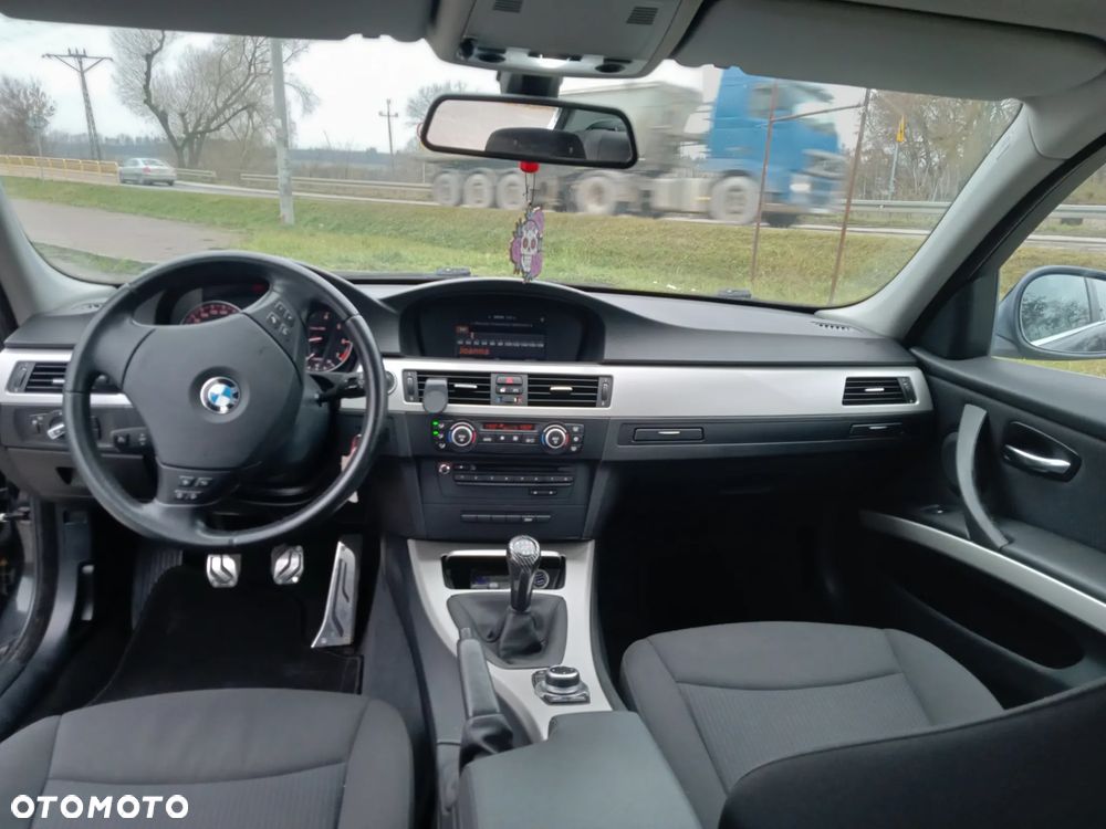 BMW Seria 3 318i - 8
