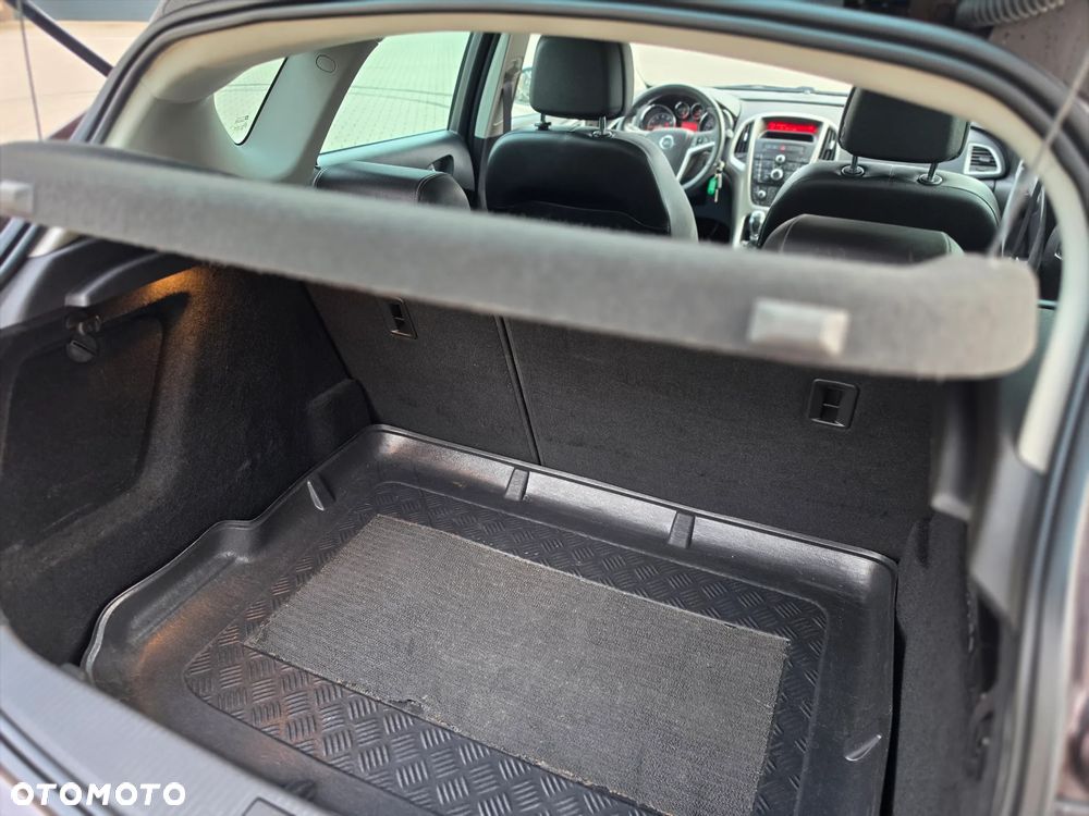 Opel Astra 1.4 Turbo 150 Jahre - 18