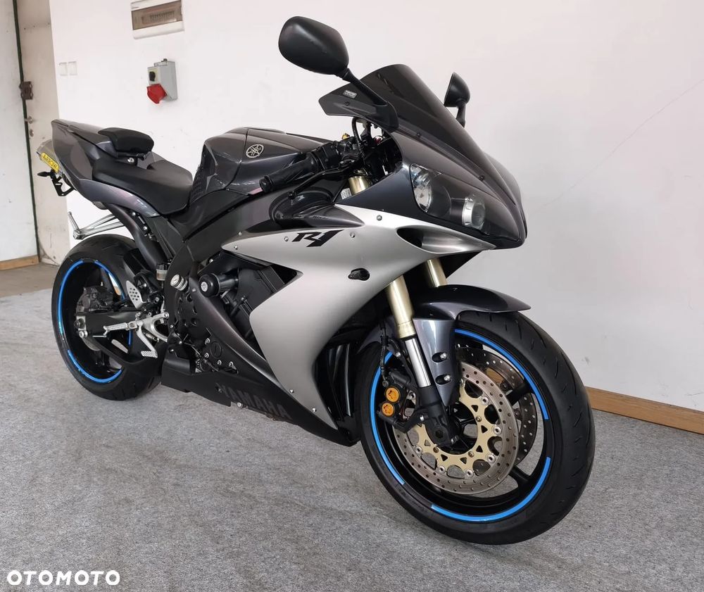 Yamaha R1 - 3