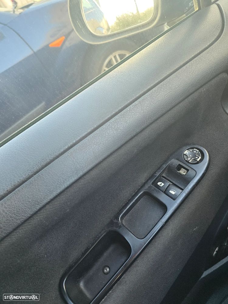 Peugeot 207 1.4 16V Trendy - 5