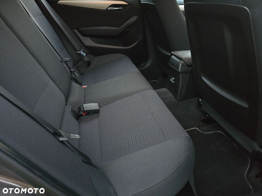 BMW X1 sDrive18d xLine - 29