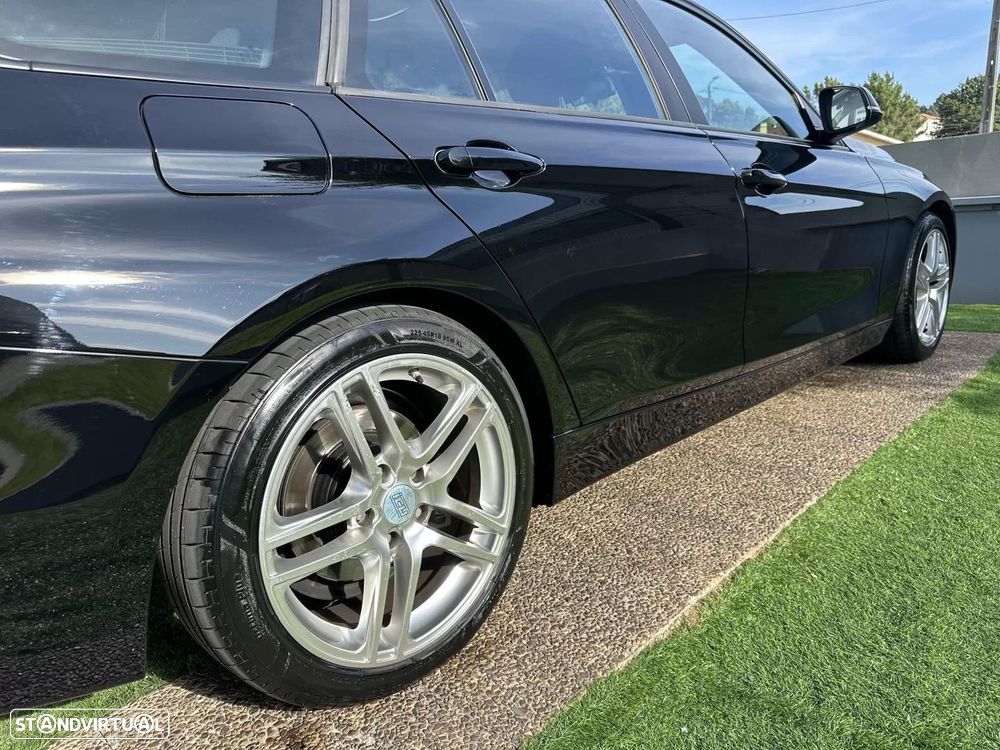 BMW 320 d EfficientDynamics Line Sport Auto - 22