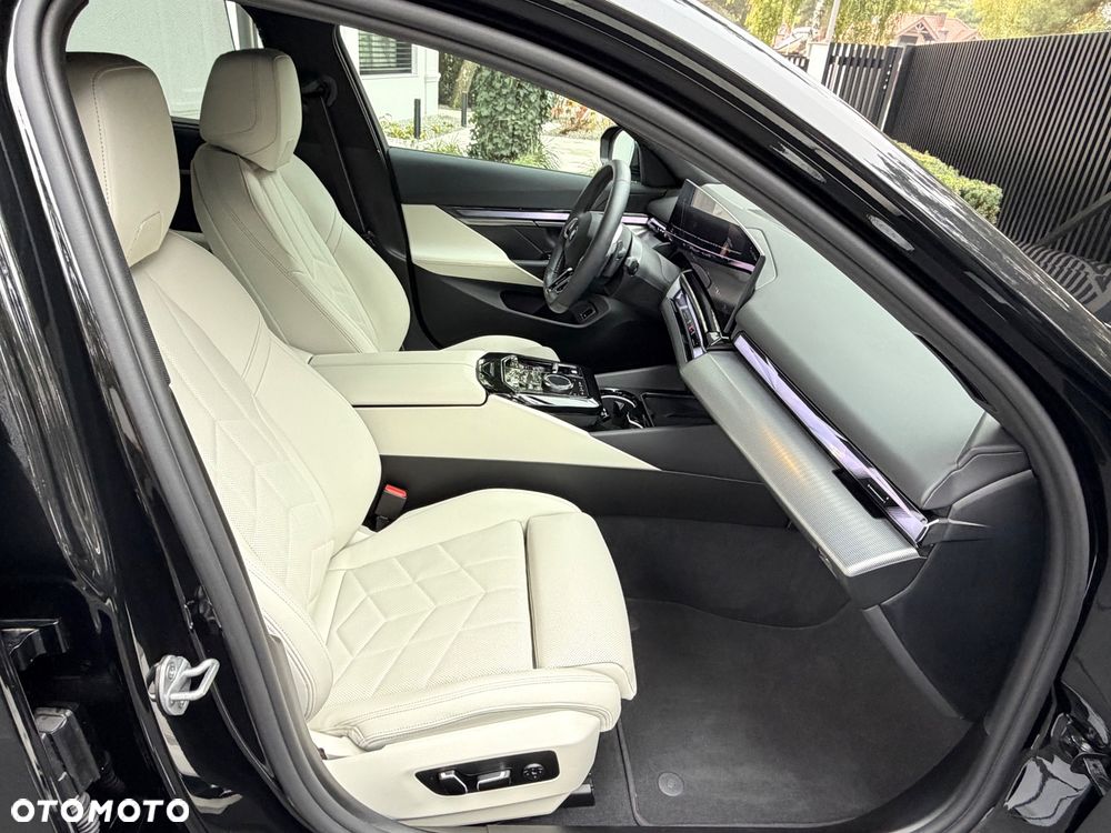 BMW Seria 5 520d xDrive mHEV M Sport - 20