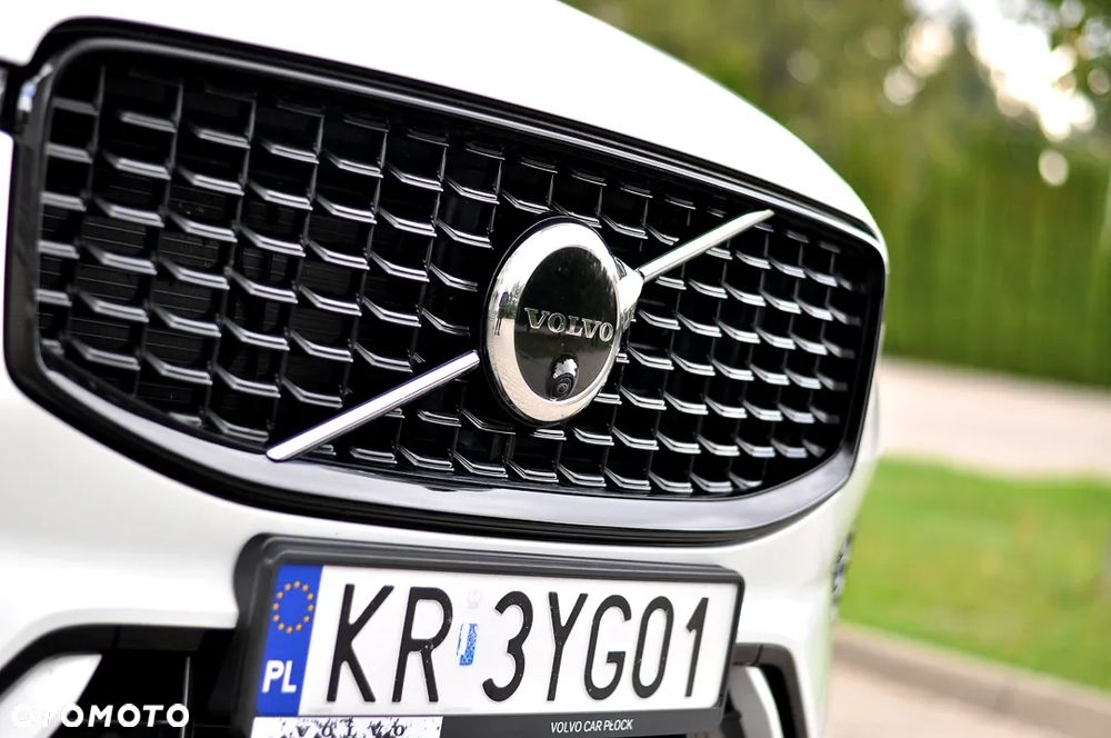 Volvo XC 60 B4 D AWD R-Design - 4