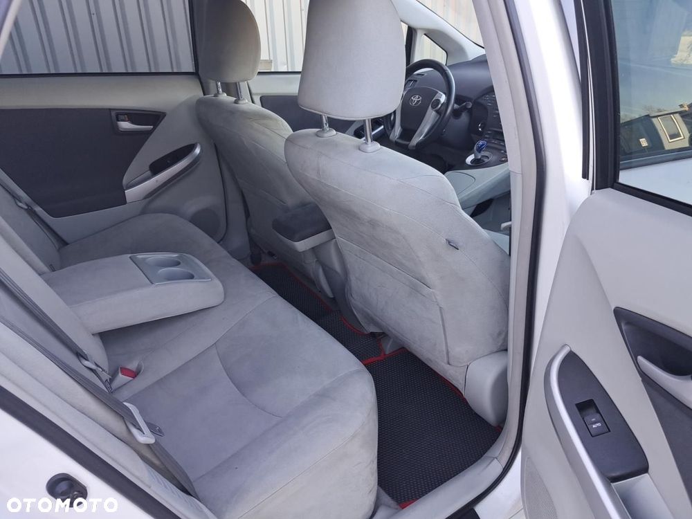 Toyota Prius 1.8 HSD Sol - 6