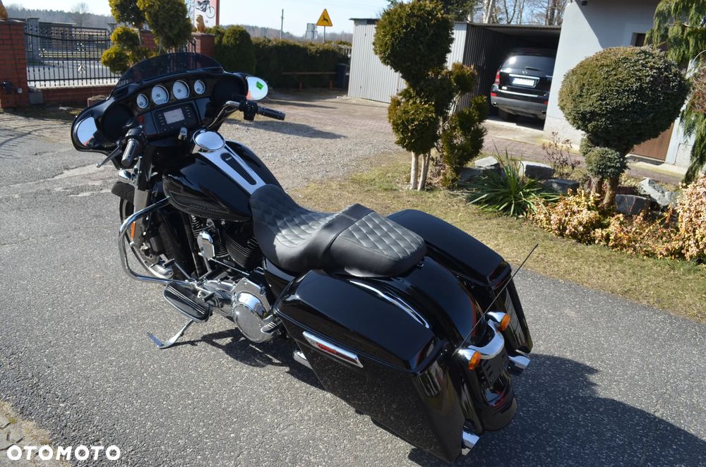 Harley-Davidson Touring Street Glide - 37