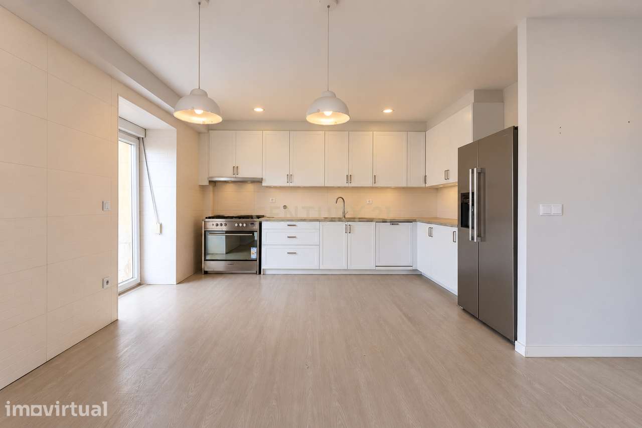 Moradia T3 com 1.225 m² | Uma Casa, Dois Projetos - Grande imagem: 2/25