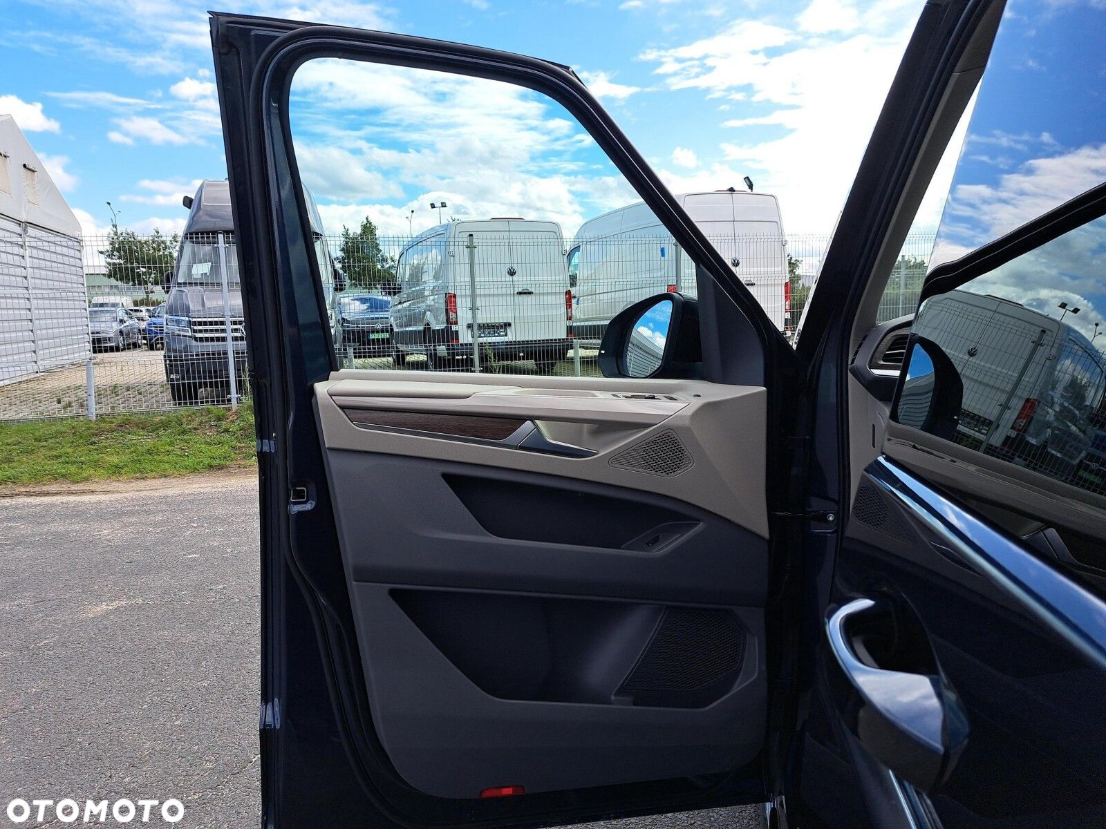 Volkswagen Multivan - 14