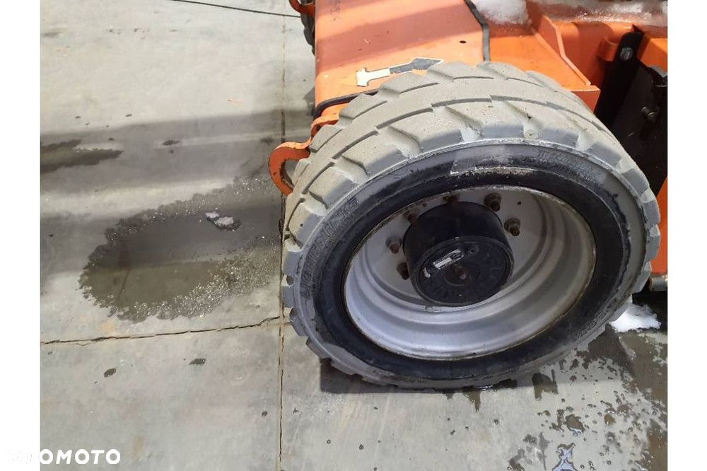 JLG E450AJ - 12