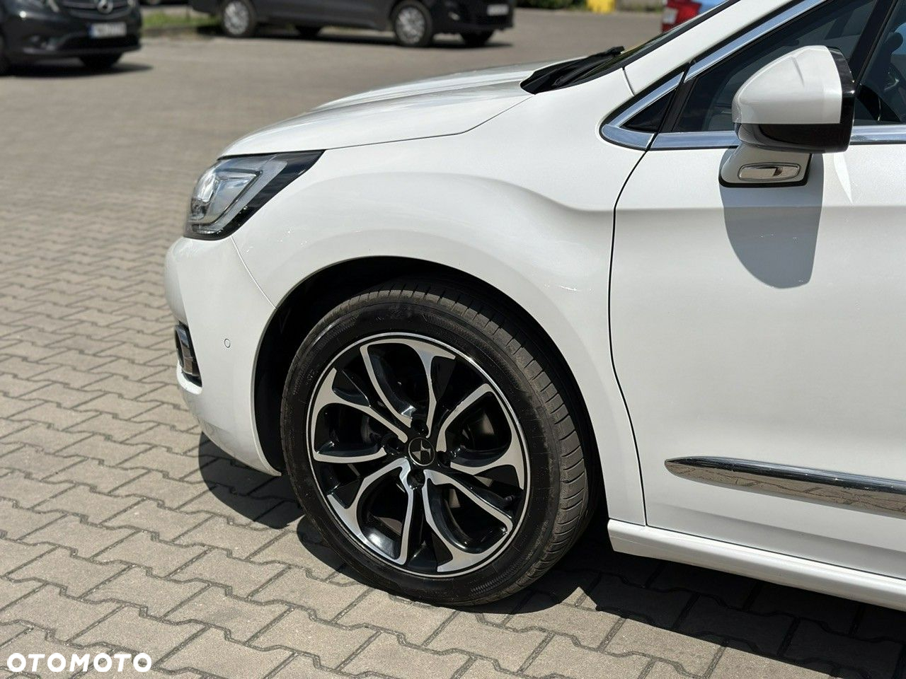 DS Automobiles DS 4 - 12