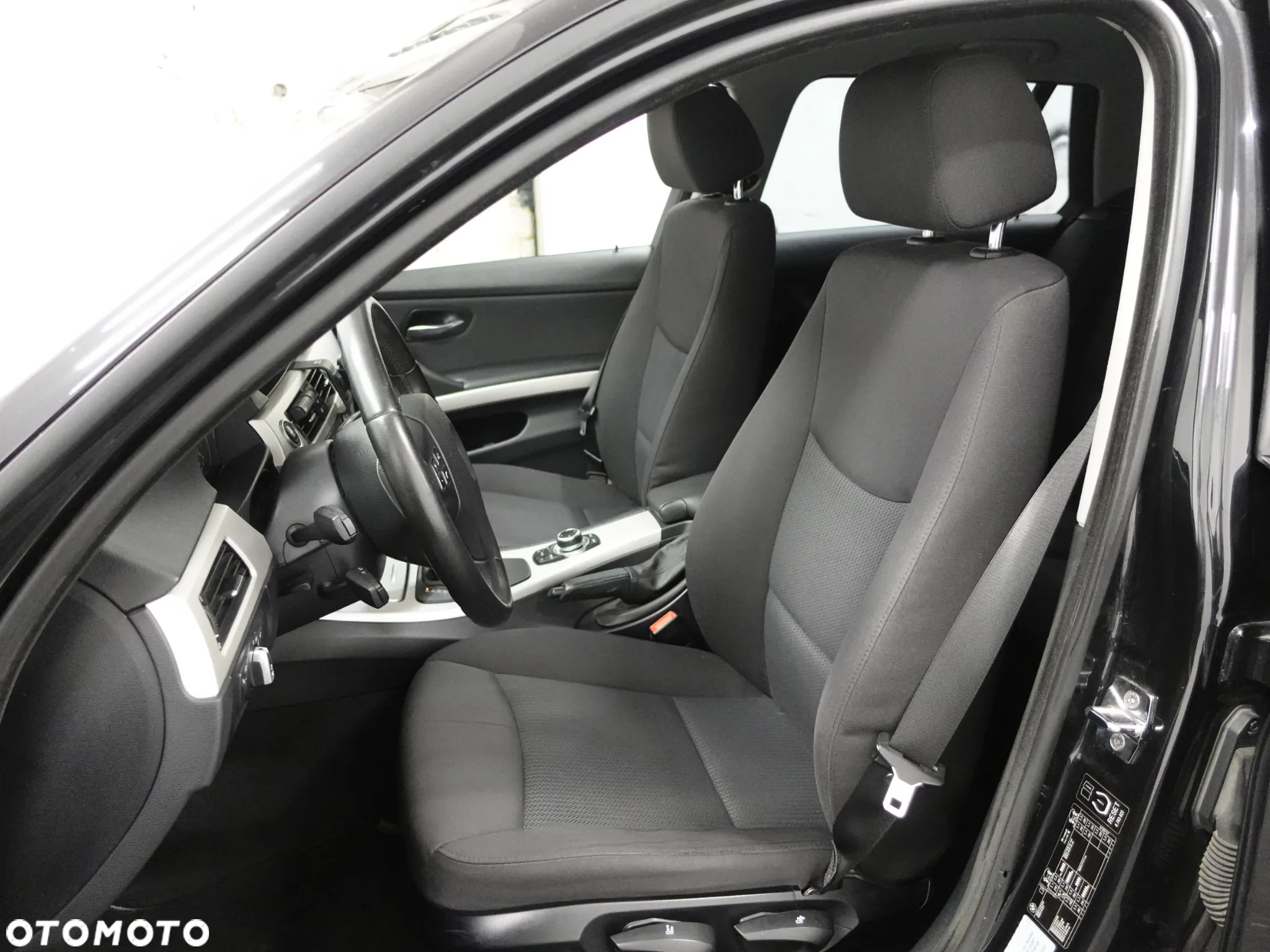 BMW Seria 3 320d DPF Touring - 24