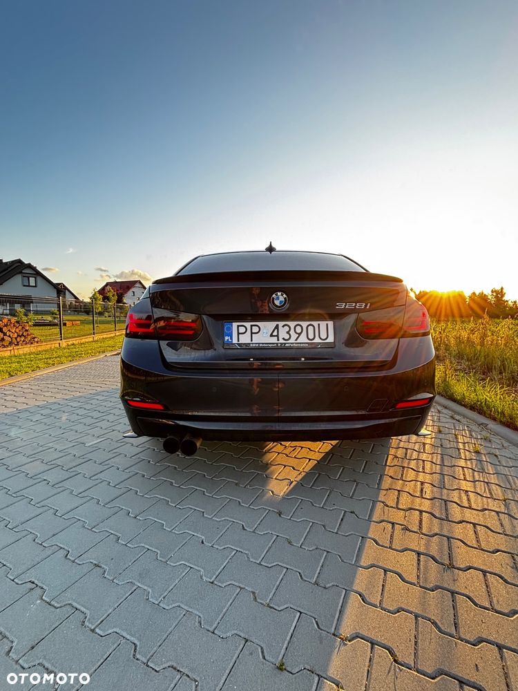 BMW Seria 3 328i - 6