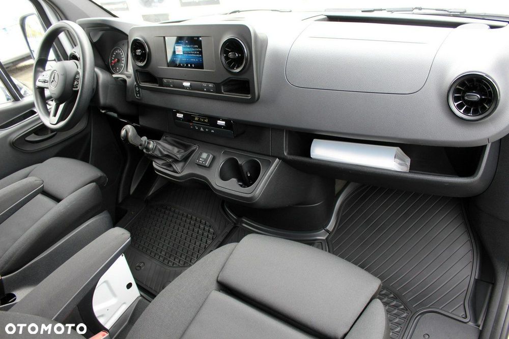 Mercedes-Benz Sprinter - 16