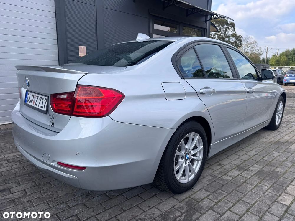 BMW Seria 3 316d Sport Line - 2