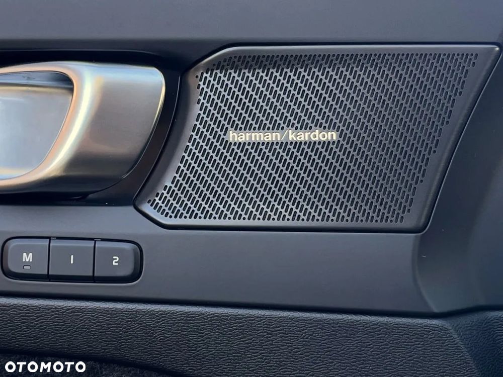 Volvo XC 40 B3 Plus Dark - 27