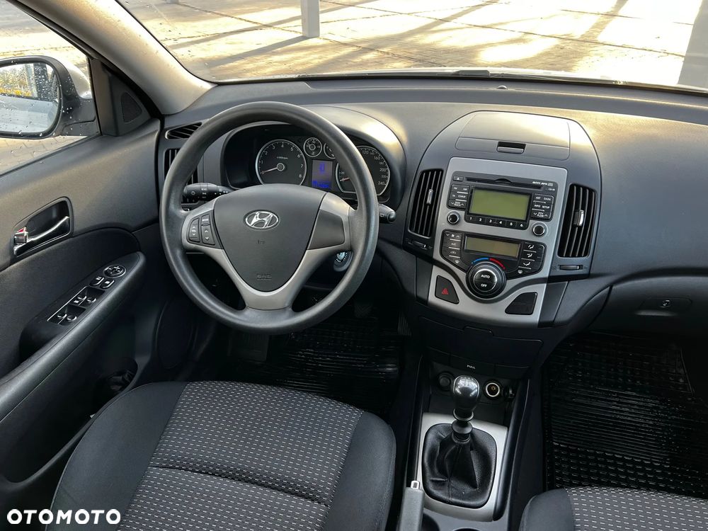 Hyundai i30 1.6 Comfort - 11