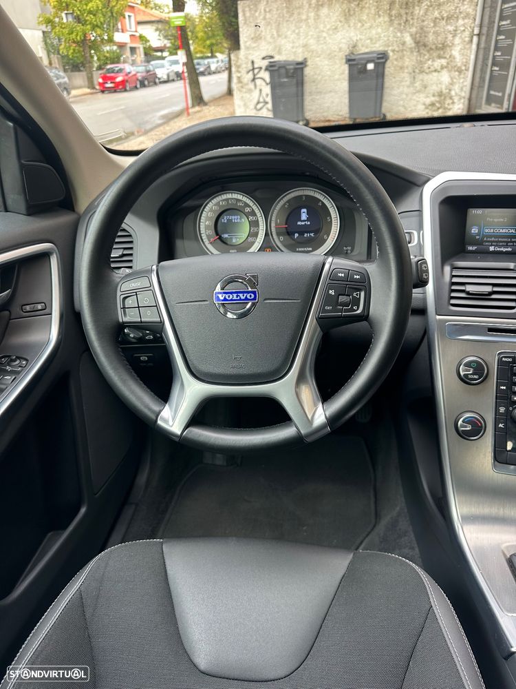 Volvo XC 60 2.0 D4 Momentum Geartronic - 8