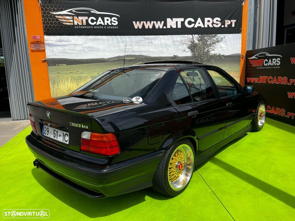 BMW 318 iS M Sport - 2