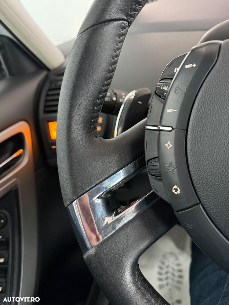 Citroën C4 Picasso 1.6 e-HDI FAP EGS6 Exclusive - 11