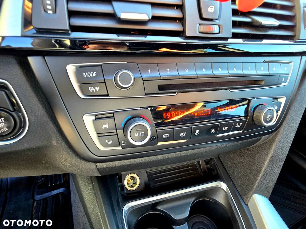 BMW Seria 3 320d Sport-Aut - 29