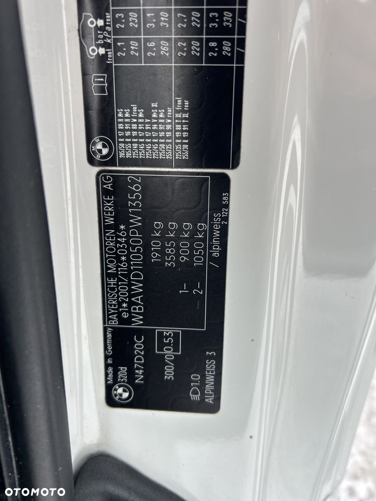 BMW Seria 3 320d - 29
