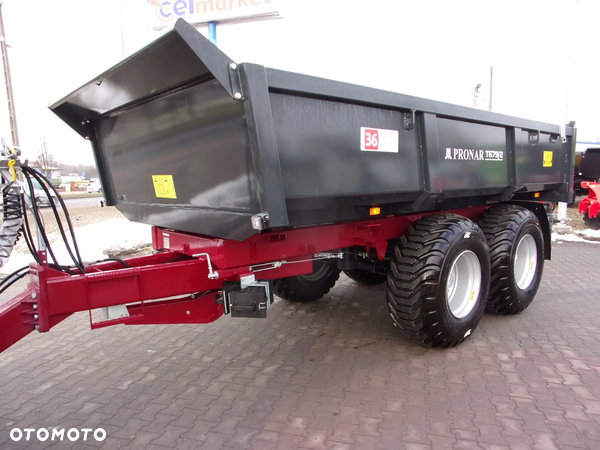 Pronar Przyczepa budowlana T679/2 kamieniarka 12 ton, sprawdza się znakomicie podczas transportowania gruzu, kamieni, żwiru i innych materiałów lub odpadów budowlanych używanych przy budowach i rozbiórkach