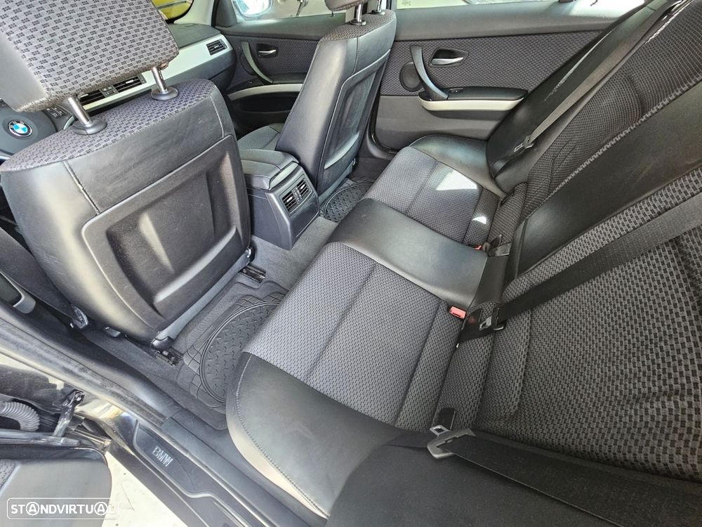 BMW 318 d LifeStyle - 22