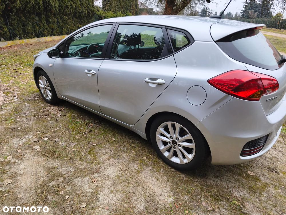 Kia Ceed 1.6 CRDi 136 ISG Dream-Team Edition - 9