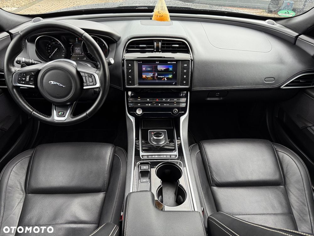 Jaguar XE 20d AWD R-Sport - 29