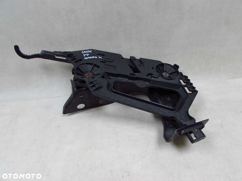 SKODA OCTAVIA II 04-08 SLIZG MOCOWANIA PLYTA LAMPY REFLEKTORA PRZOD PRAWY 1Z0941340 - 1