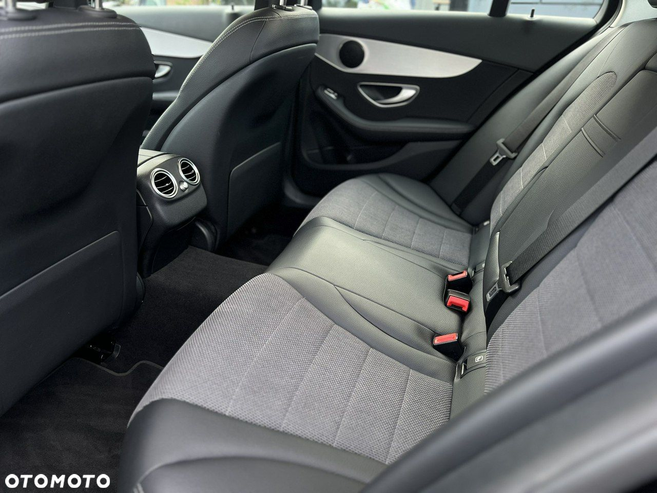 Mercedes-Benz Klasa C 220 d 9G-TRONIC - 37