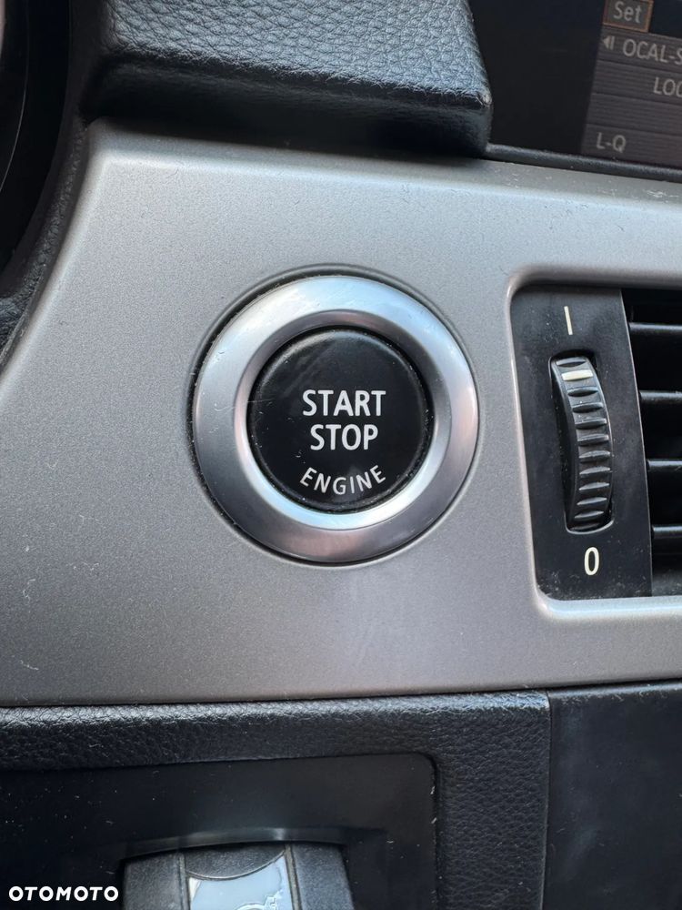BMW Seria 3 320d DPF Touring - 26