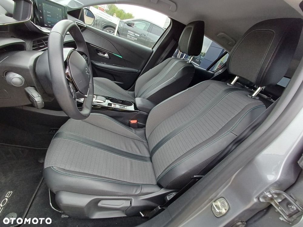 Peugeot 208 - 12