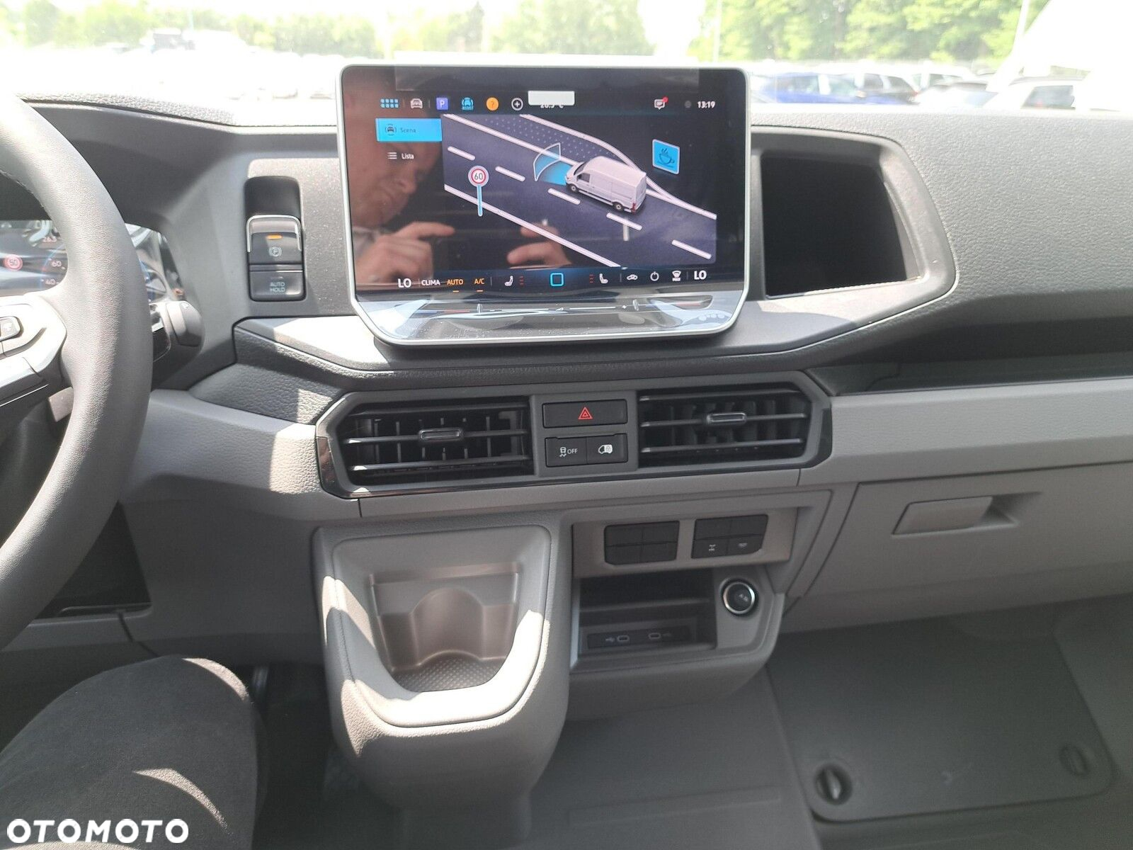 Volkswagen Crafter 35 Furgon z wysokim dachem silnik: 2,0 l EU6 SCR 177 KM / skrzynia biegów: 4MOTION automatyczna 8-biegowa rozstaw osi: 3640 mm - 15