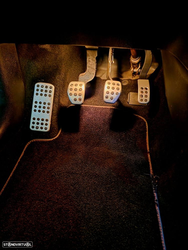 Peugeot 208 GTI 200 THP - 13