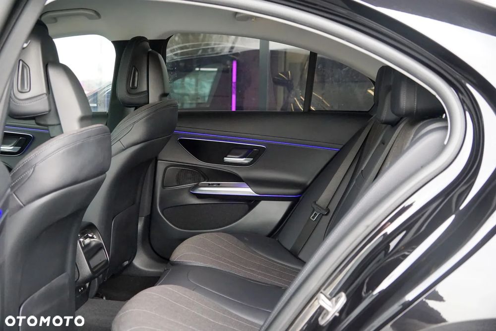 Mercedes-Benz Klasa E 220 d 9G-TRONIC Edition AVANTGARDE - 19