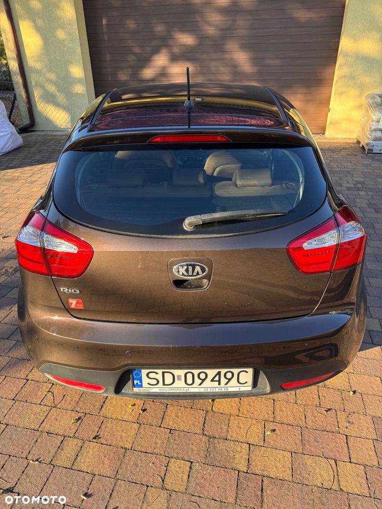 Kia Rio 1.4 L - 10
