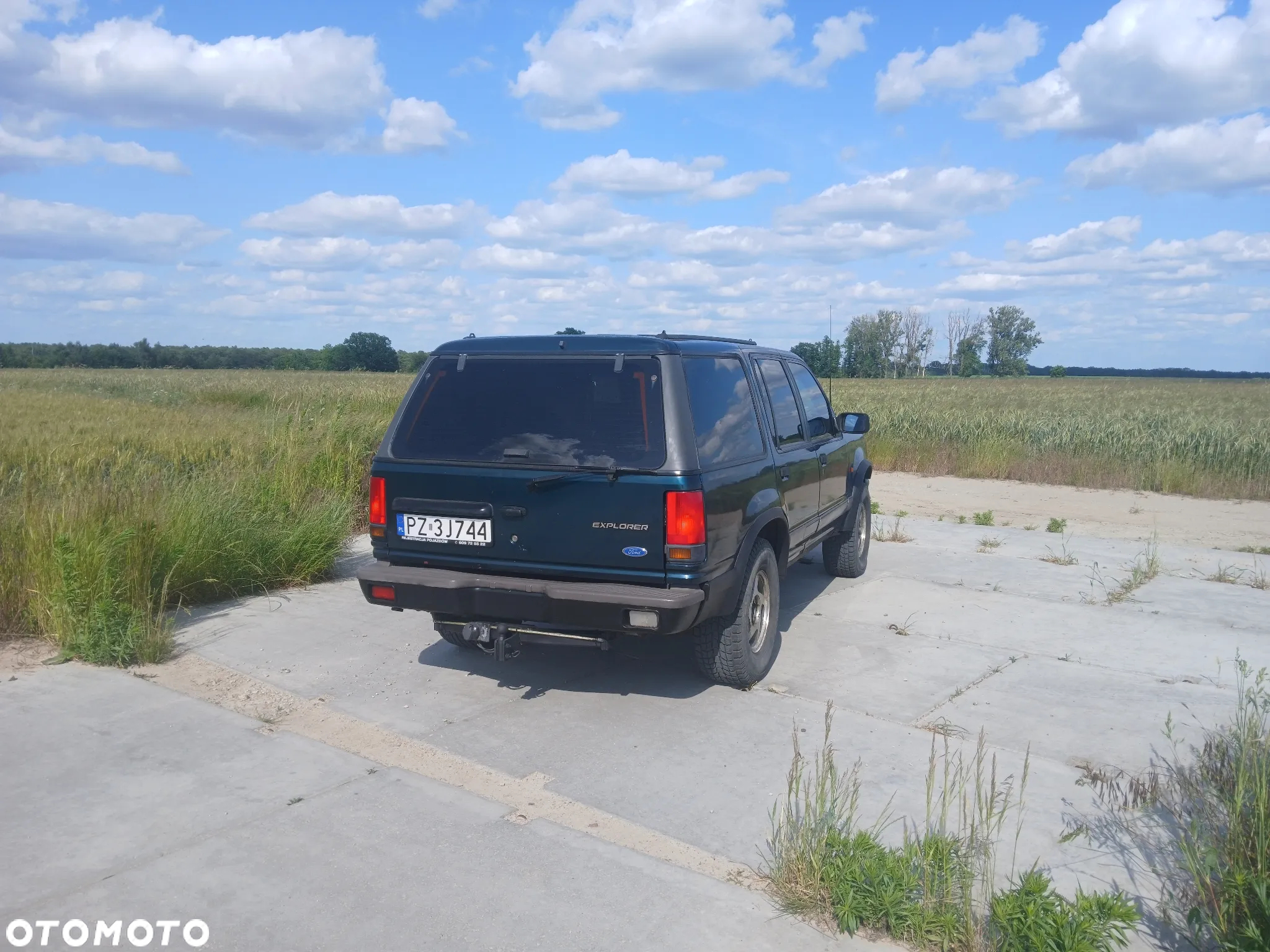 Ford Explorer Standard - 4