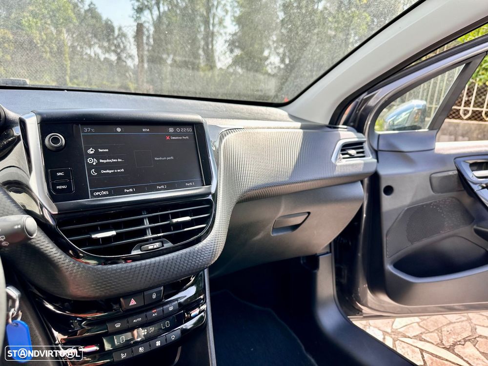 Peugeot 2008 1.2 PureTech Signature - 14