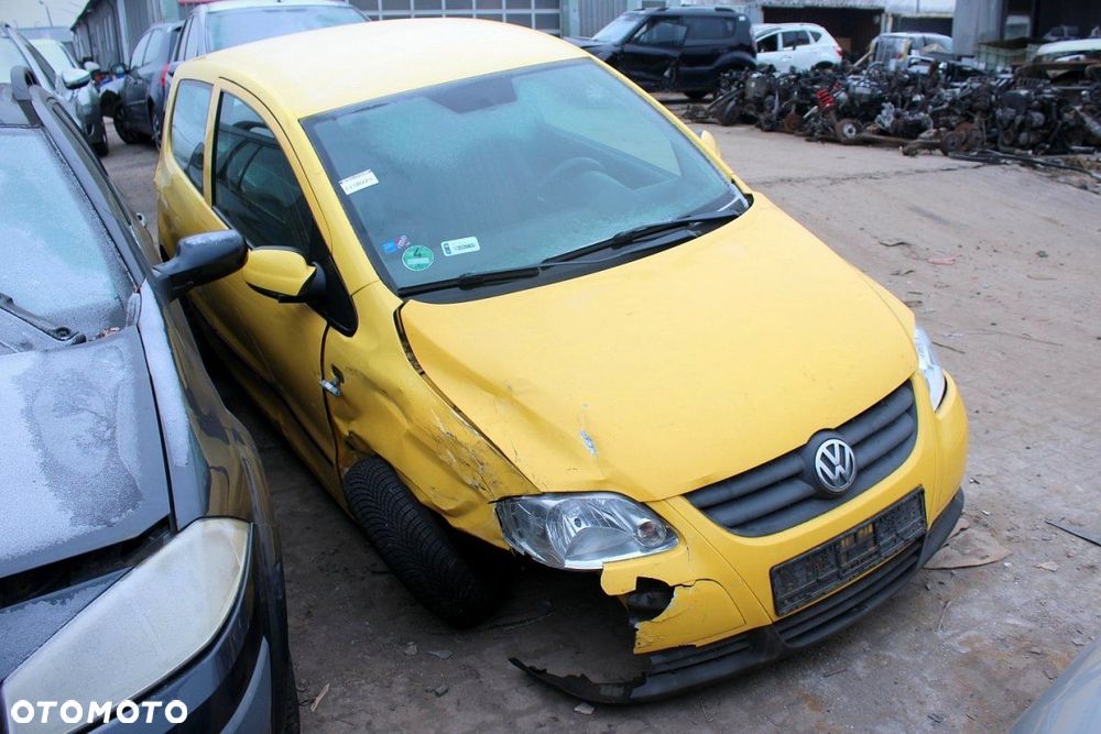 VW Fox 5Z 2005 1.4i BKR HB3D (MASKA, ZDERZAK, LAMPA, BŁOTNIK, DRZWI, SZYBA, FOTEL) - 2