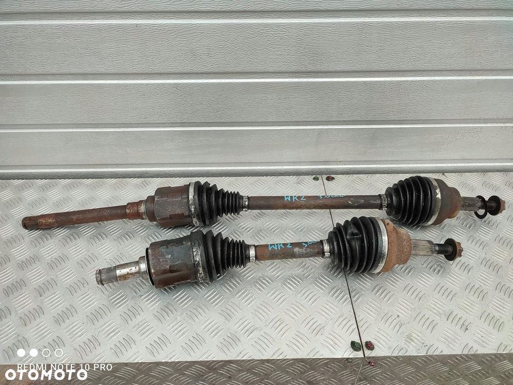 JEEP GRAND CHEROKEE WK2 PÓŁOŚ PRAWA PRZÓD 3.0 - 1