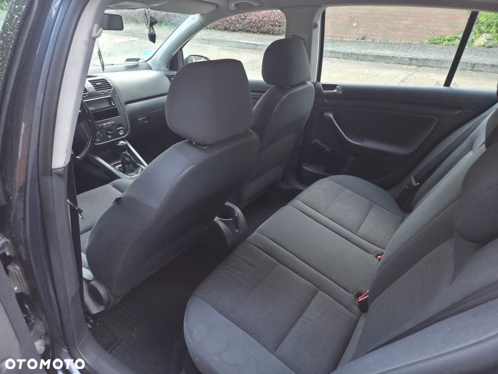 Volkswagen Golf - 22